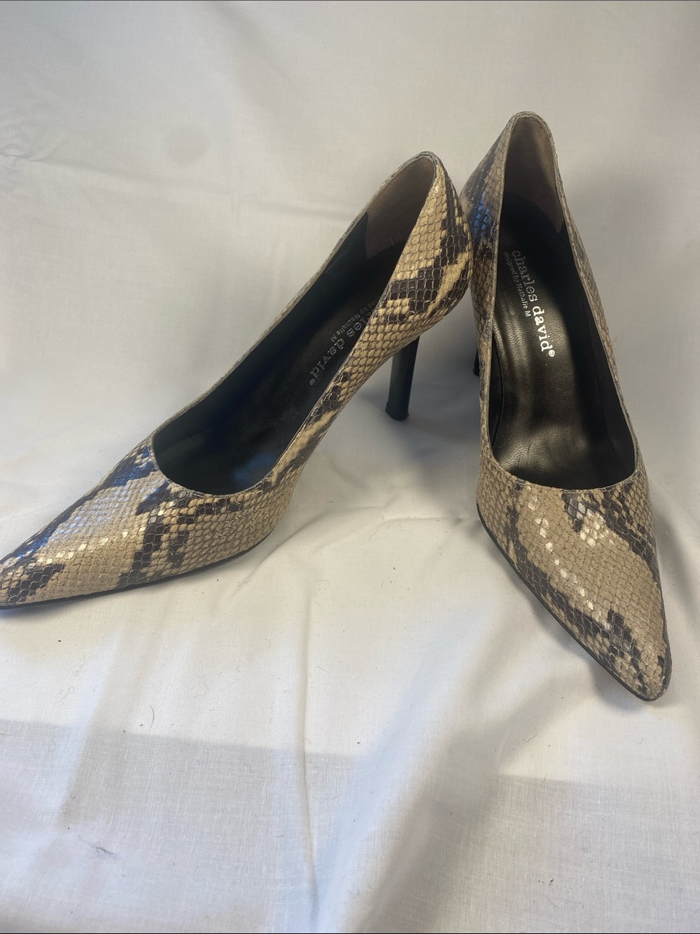 Charles David Leather Neutral Snakeskin Print Pointed Pumps